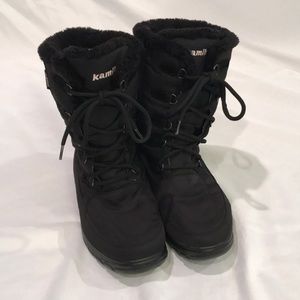 Black Kamik waterproof snow boots